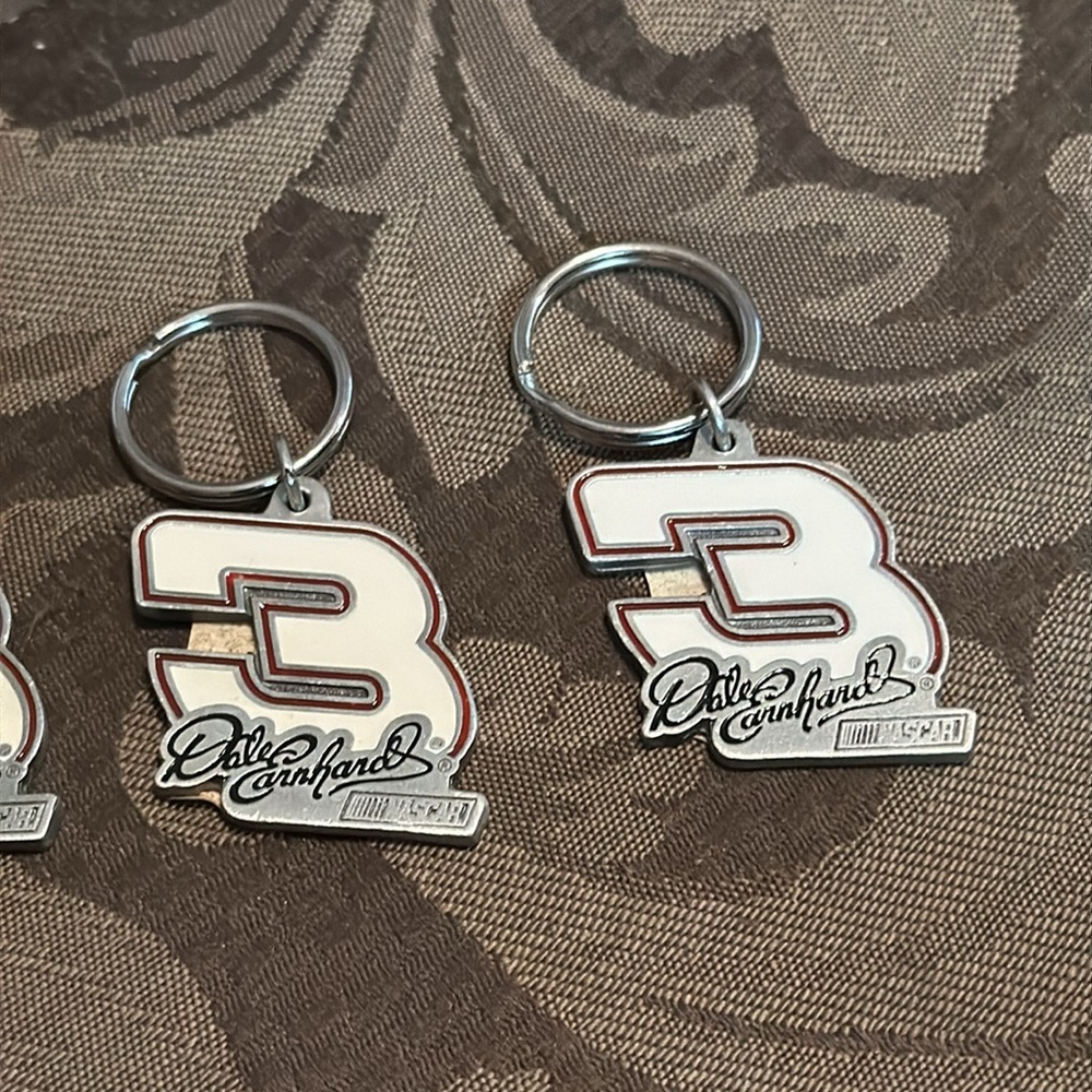 NASCAR Dale Earnhardt set of 3 #3 keychains - Picture 2 of 3